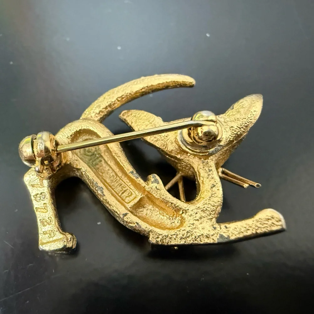 BOUCHER designer Vintage gold tone small cute Siamese cat brooch‎ Emerald Eyes
